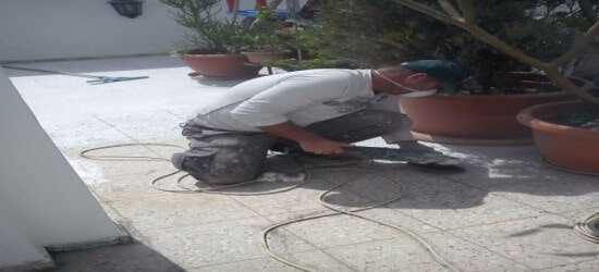 שימוש בחומרים אקריליים לאיטום רצפות בהתזה